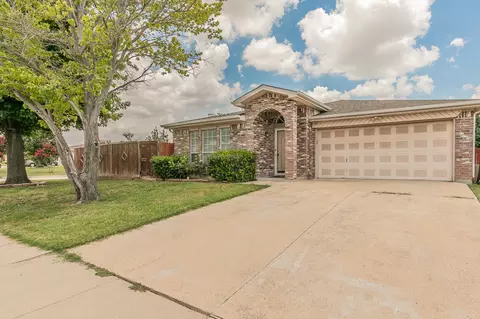 8124 Waterside Trl, Fort Worth, TX 76137