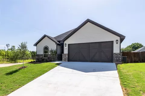 214 Clover Cir, Weatherford, TX 76086