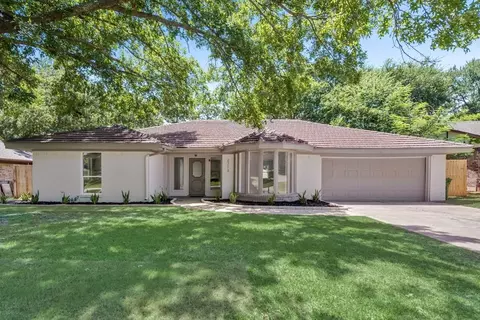 2213 Cambridge Dr, Hurst, TX 76054