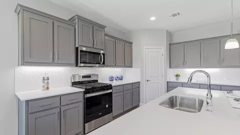 Kitchen - 1925 Jackson St, Cleburne, TX 76033 photo 4 of 6