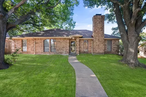1403 Casa Linda St, Ennis, TX 75119