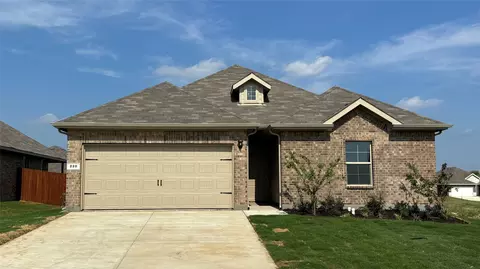 220 Tyler St, Grandview, TX 76050