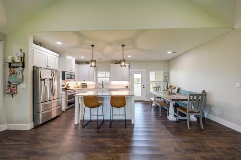 124 Whispering Oaks Trl, Sunset, TX 76270 photo 7