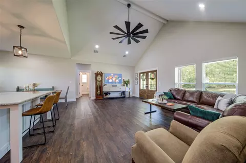 124 Whispering Oaks Trl, Sunset, TX 76270 photo 5