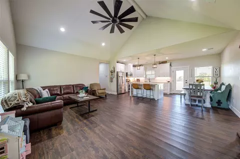 124 Whispering Oaks Trl, Sunset, TX 76270 photo 3