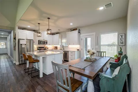 124 Whispering Oaks Trl, Sunset, TX 76270 photo 8