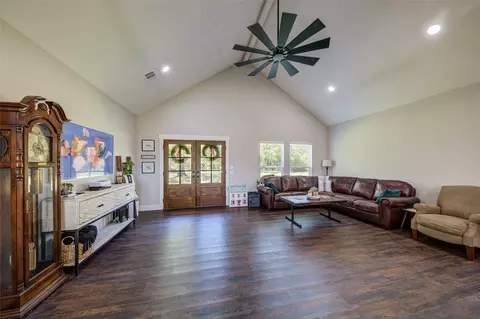 124 Whispering Oaks Trl, Sunset, TX 76270 photo 4