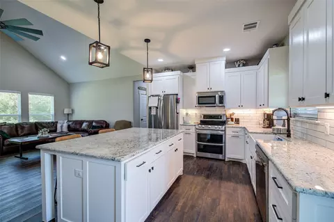 124 Whispering Oaks Trl, Sunset, TX 76270 photo 9