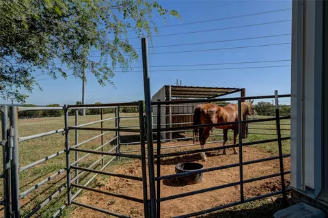 124 Whispering Oaks Trl, Sunset, TX 76270 photo 26