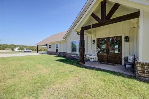 124 Whispering Oaks Trl, Sunset, TX 76270 photo 2