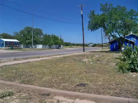 502 Walnut St, Coleman, TX 76834
