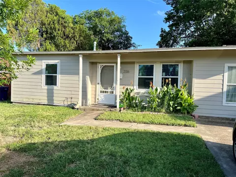 236 E Marguerita Dr, Garland, TX 75040