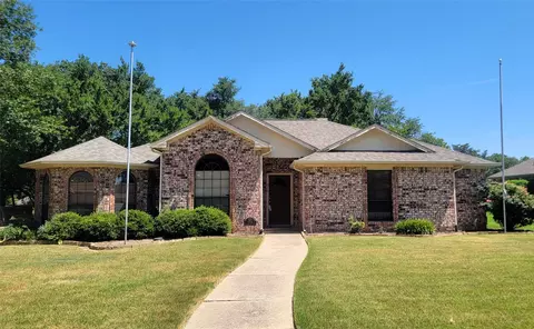 518 Highland Oaks Dr, Greenville, TX 75402