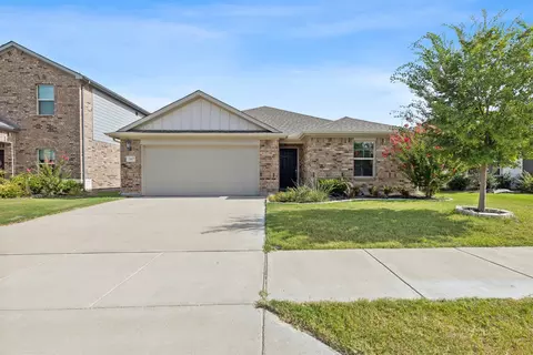 10617 Dolostone Ct, Fort Worth, TX 76108