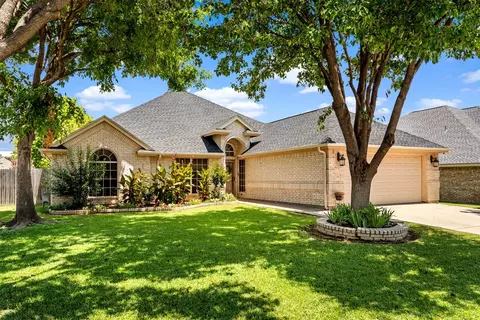 508 Kempson Ct, Saginaw, TX 76179