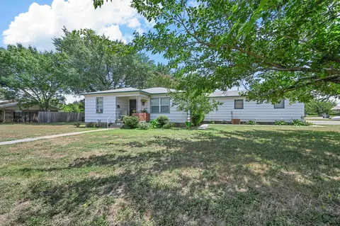 209 Ash St, Crowley, TX 76036