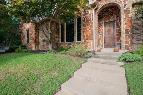 915 Royal Ct, Burleson, TX 76028