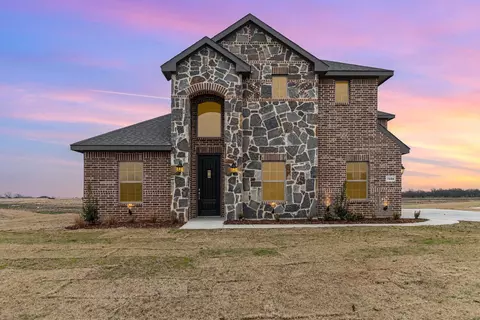 7424 Stonehenge Dr, Sanger, TX 76266
