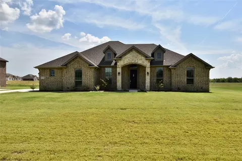 7420 Stonehenge Dr, Sanger, TX 76266