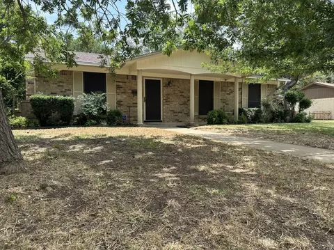 225 Smith St, Burleson, TX 76028