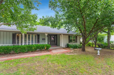 415 E Main St, Whitesboro, TX 76273