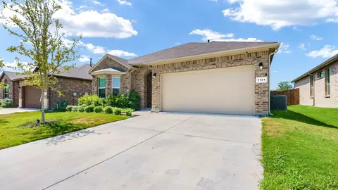 1121 Presidio Ln, Weatherford, TX 76087