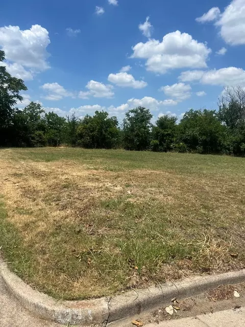 2300 Donnyville Ct, Fort Worth, TX 76119