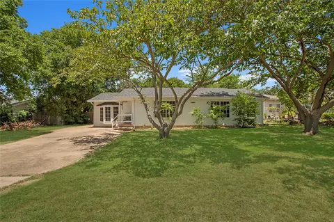 124 Parkview Dr, Arlington, TX 76010