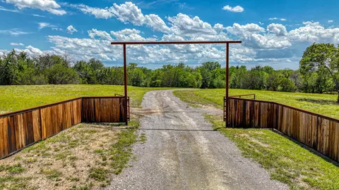 671 Carter Rd, Springtown, TX 76082