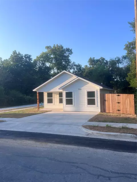 522 E 5th St, Bonham, TX 75418