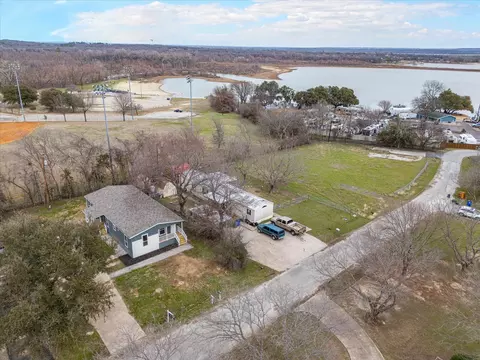 113 Dwight Dr, Azle, TX 76020