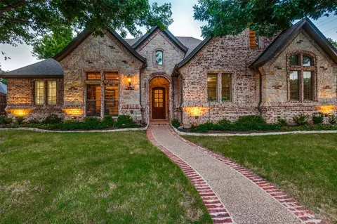 1858 Johnson Ct, Grapevine, TX 76051