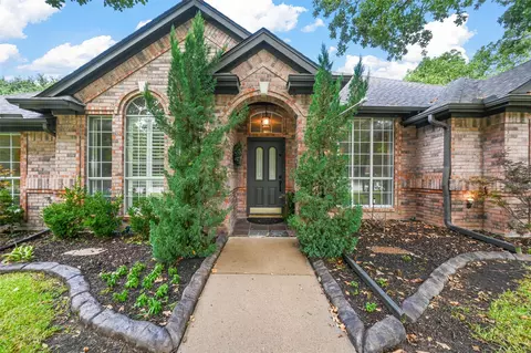 8229 Fenwick Dr, North Richland Hills, TX 76182