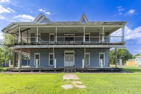 406 E Main St, Ladonia, TX 75449