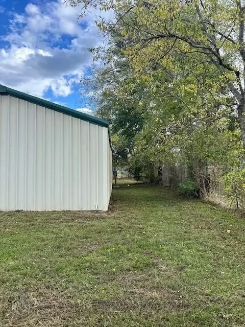 108 Smith St, Eustace, TX 75124 photo 3