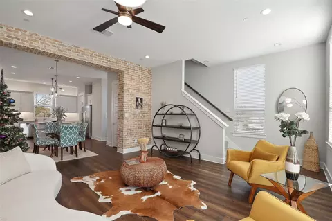 301 N Mill St, Lewisville, TX 75057