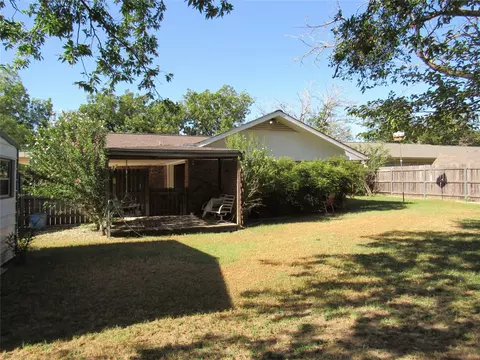 404 Lisa St, Bangs, TX 76823 photo 2