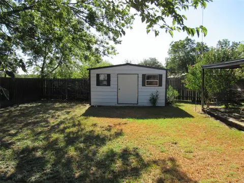 404 Lisa St, Bangs, TX 76823 photo 4