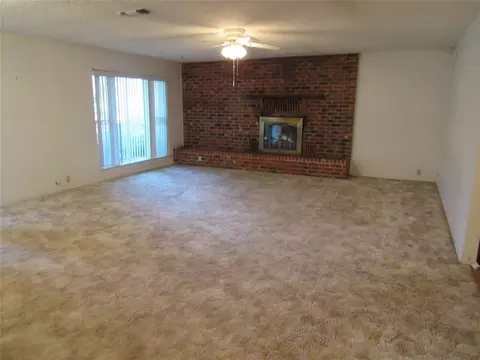 404 Lisa St, Bangs, TX 76823 photo 6
