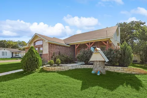 1216 N Elm St, Weatherford, TX 76086