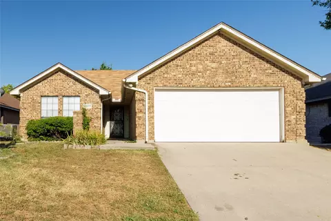 4909 Colonial Park Dr, Haltom City, TX 76117