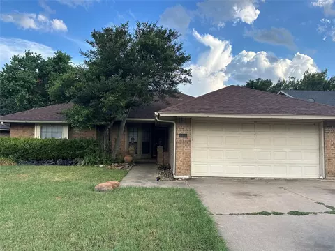 1429 Clarendon St, Fort Worth, TX 76134