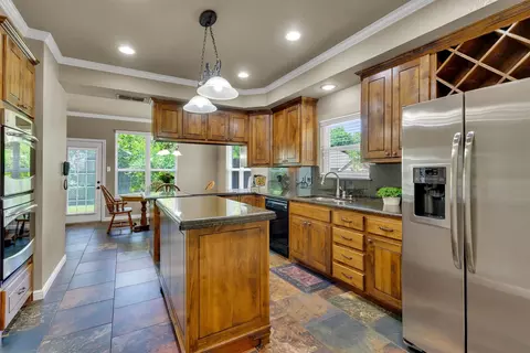 1902 Cobbs Dr, Grapevine, TX 76051