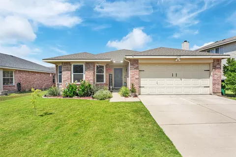 229 Hilltop Dr, Justin, TX 76247