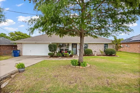 4030 Country Meadows Cir, Granbury, TX 76049
