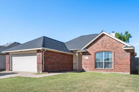 949 Carlin Ln, Burleson, TX 76028