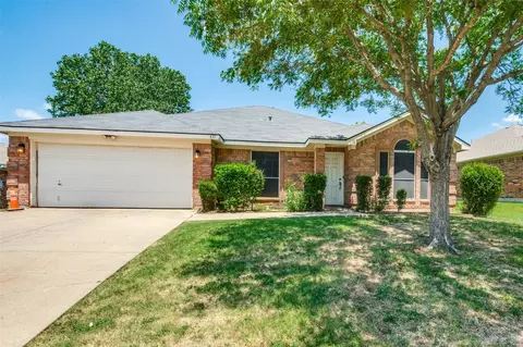631 Manchester Dr, Mansfield, TX 76063