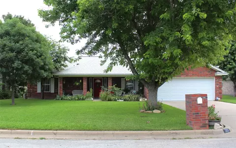 913 Prairie Wind Blvd, Stephenville, TX 76401