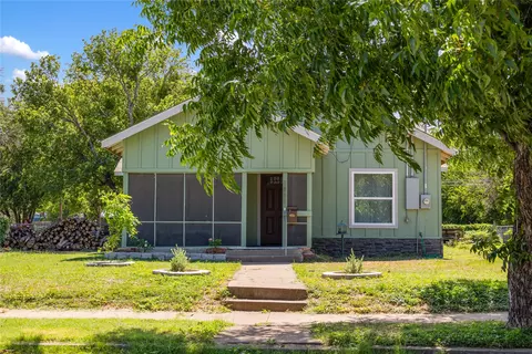 1811 Durham Ave, Brownwood, TX 76801
