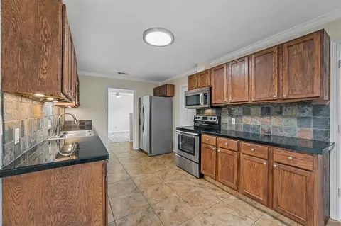 3826 Helmsford Dr, Arlington, TX 76016